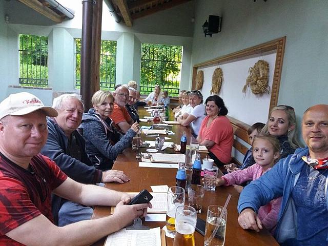 Na "zahrádce" v místní pizzerii.