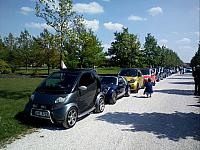 Parkujeme u vstupu do areálu